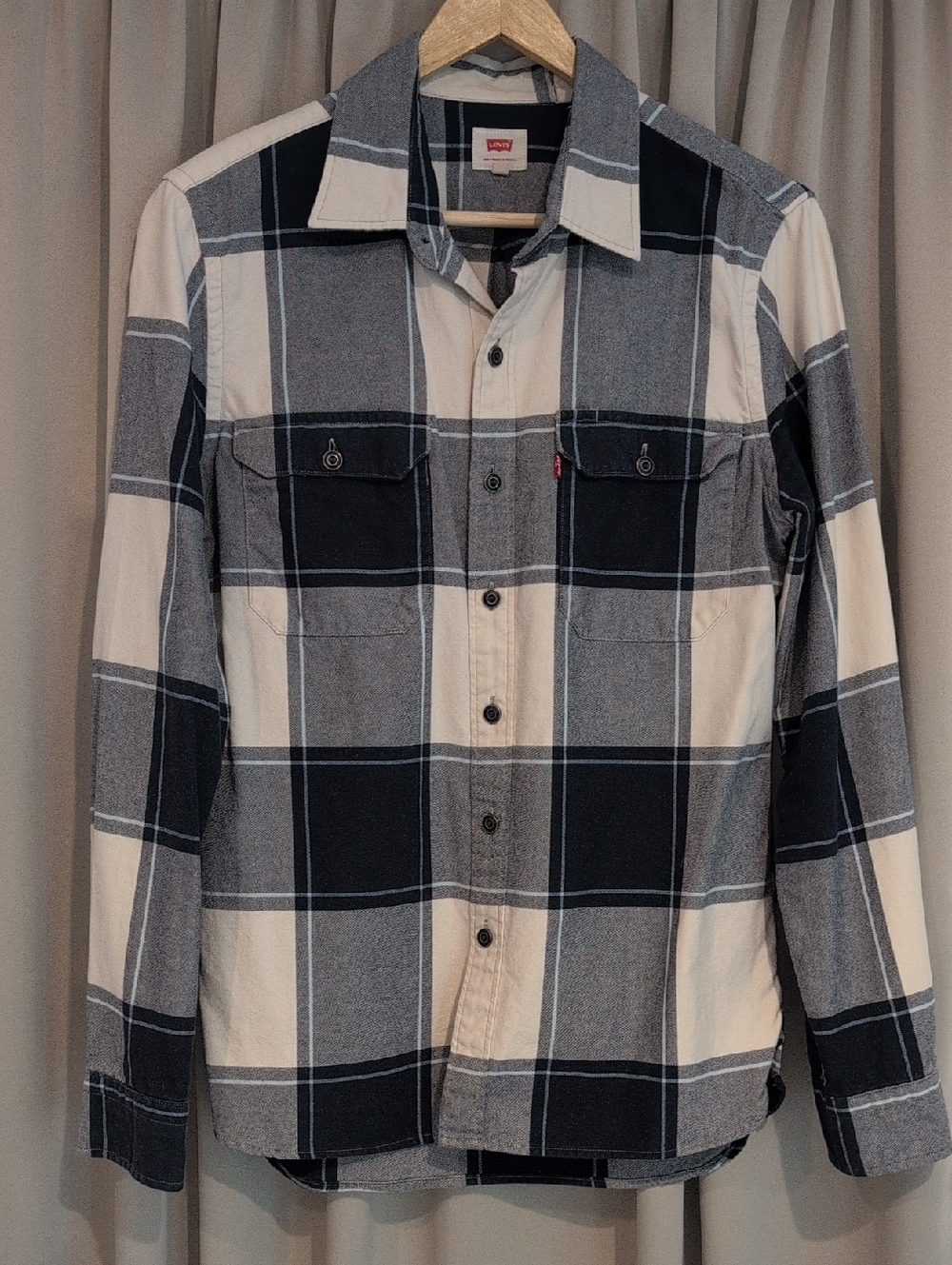 Levi's Button Up Shirt M's Small